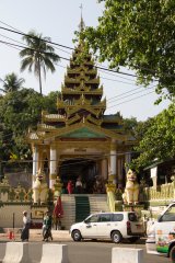 01-Entrance Kyauk Htat Gyi Pagoda